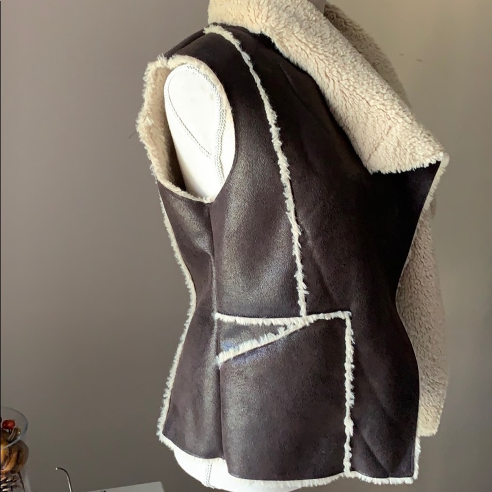 🍁Vegan leather/shearling vest, M